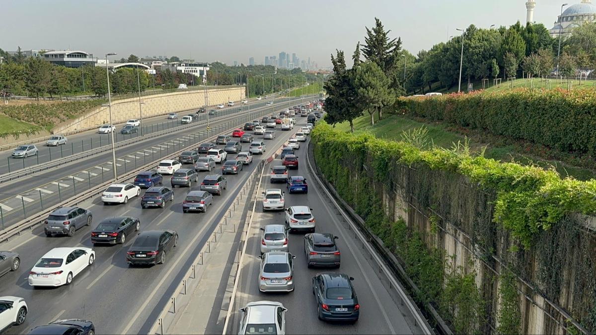 stanbul'da trafik younluu yaanyor