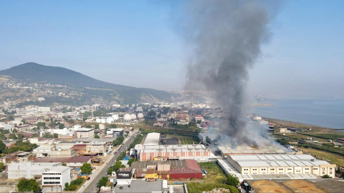 Samsun'da iki fabrikada etkili olan yangn 6 saat sonra kontrol altna alnd