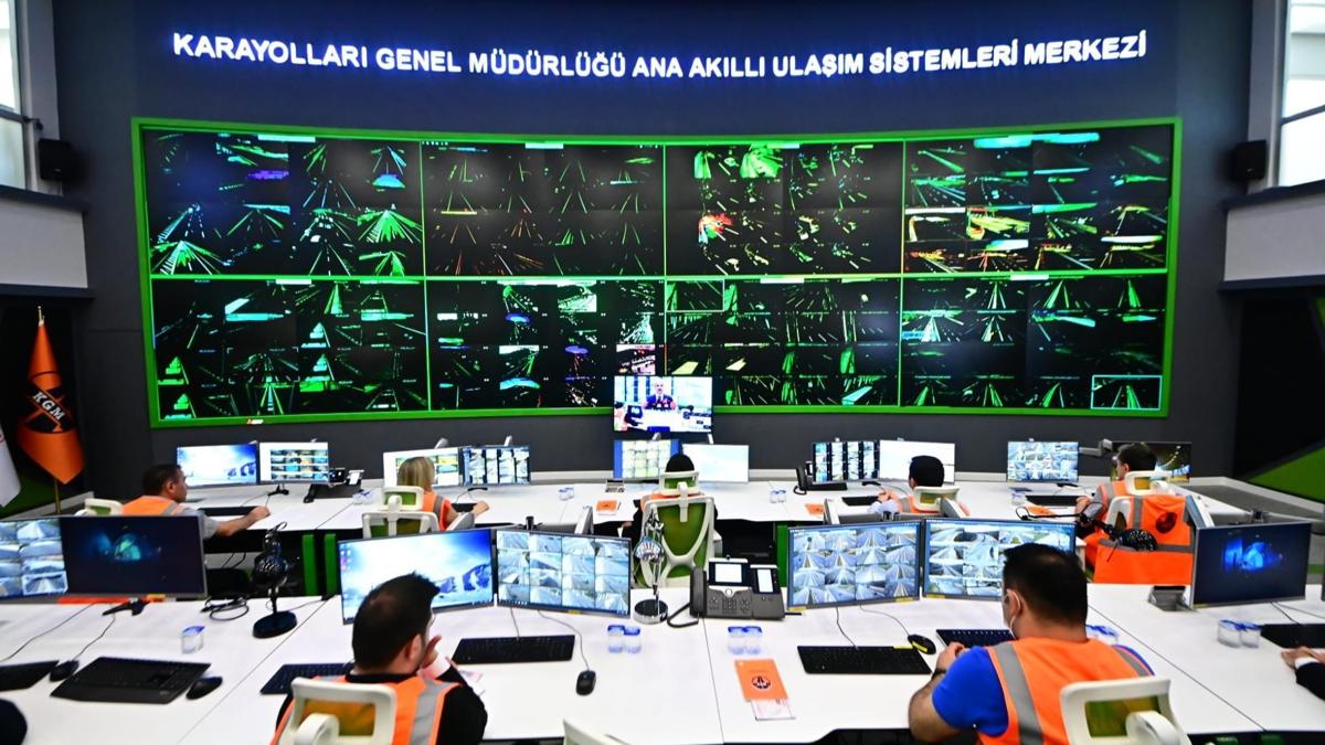 Bakan Uralolu: En youn seyahatin gerekletii kara yollarnda 7/24 esasna gre alyoruz