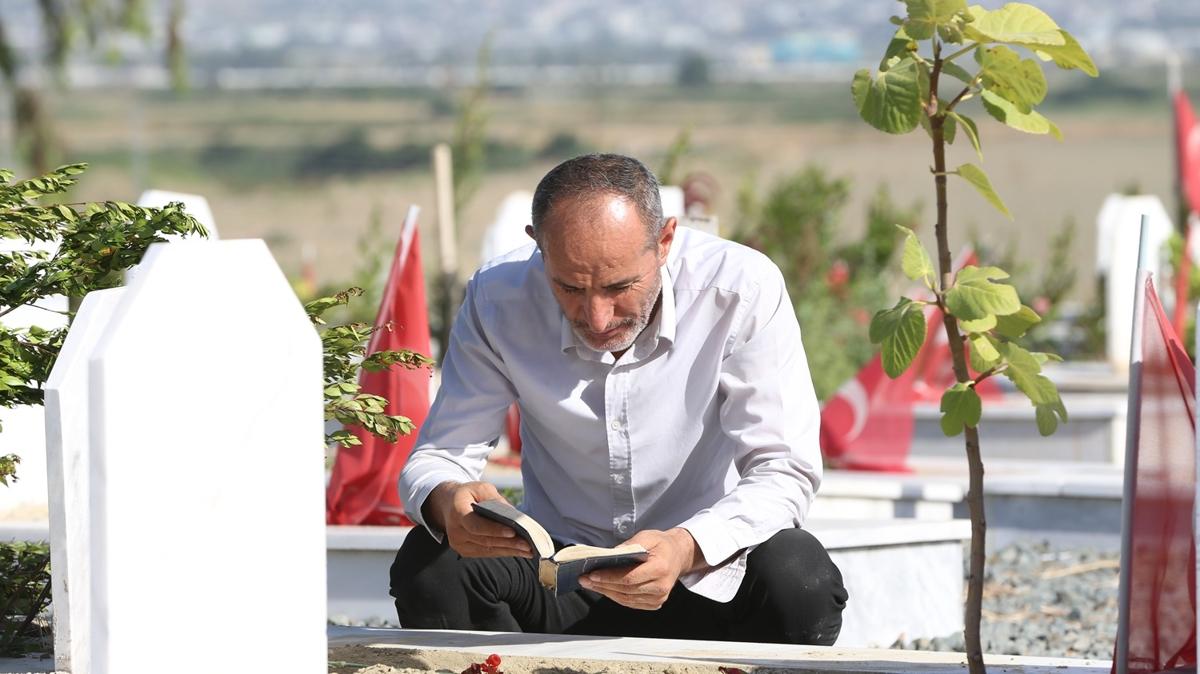 Deprem mezarlnda gzyalar iinde hznl bayram  