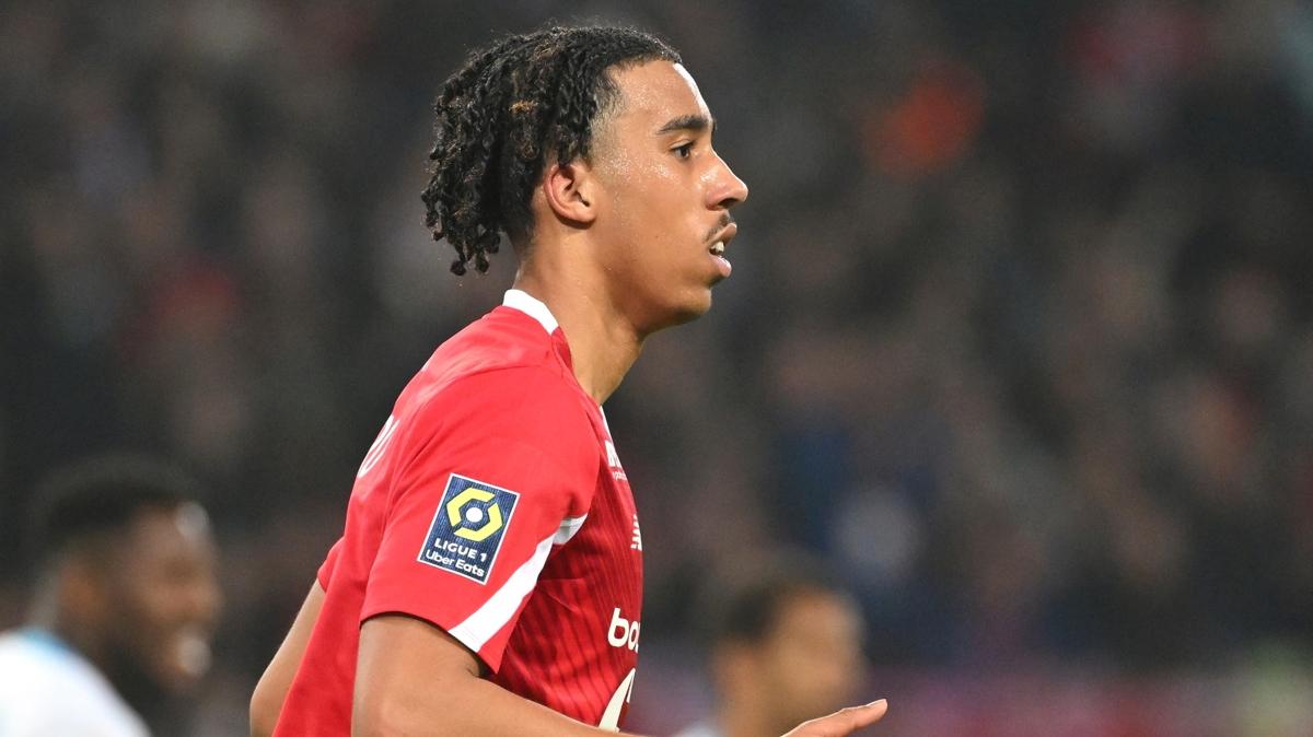 Manchester United'dan savunmaya iki takviye!
