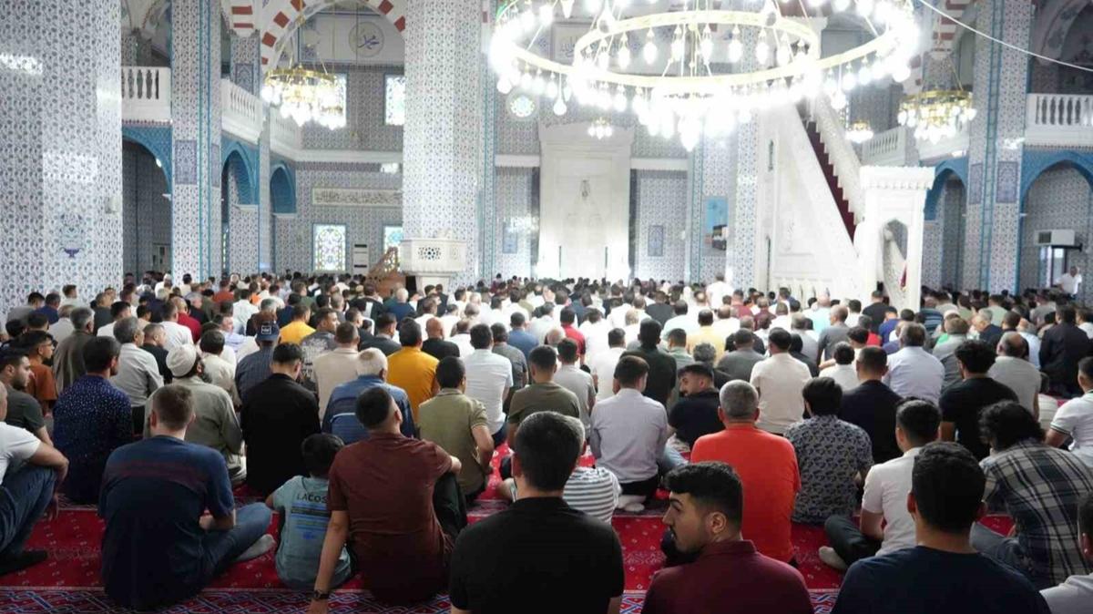 Trkiye'de ilk Kurban Bayram namaz Idr'da klnd  