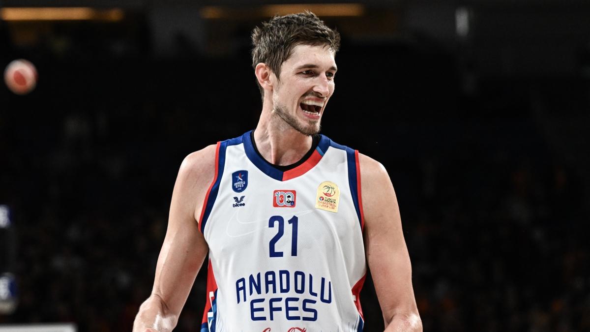 Anadolu Efes'ten Tibor Pleiss iin veda mesaj