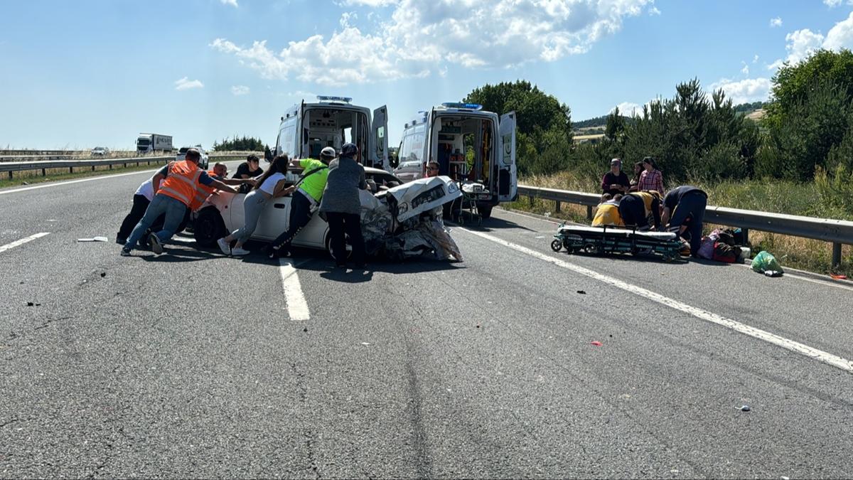 Anadolu Otoyolu'nun Bolu kesiminde ulam aksatan yaralanmal kaza