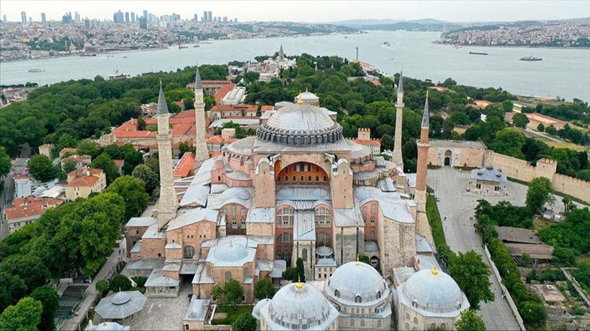 Ayasofya, yklsa dahi aslna uygun yaplabilecek! Dijital ikizi karld