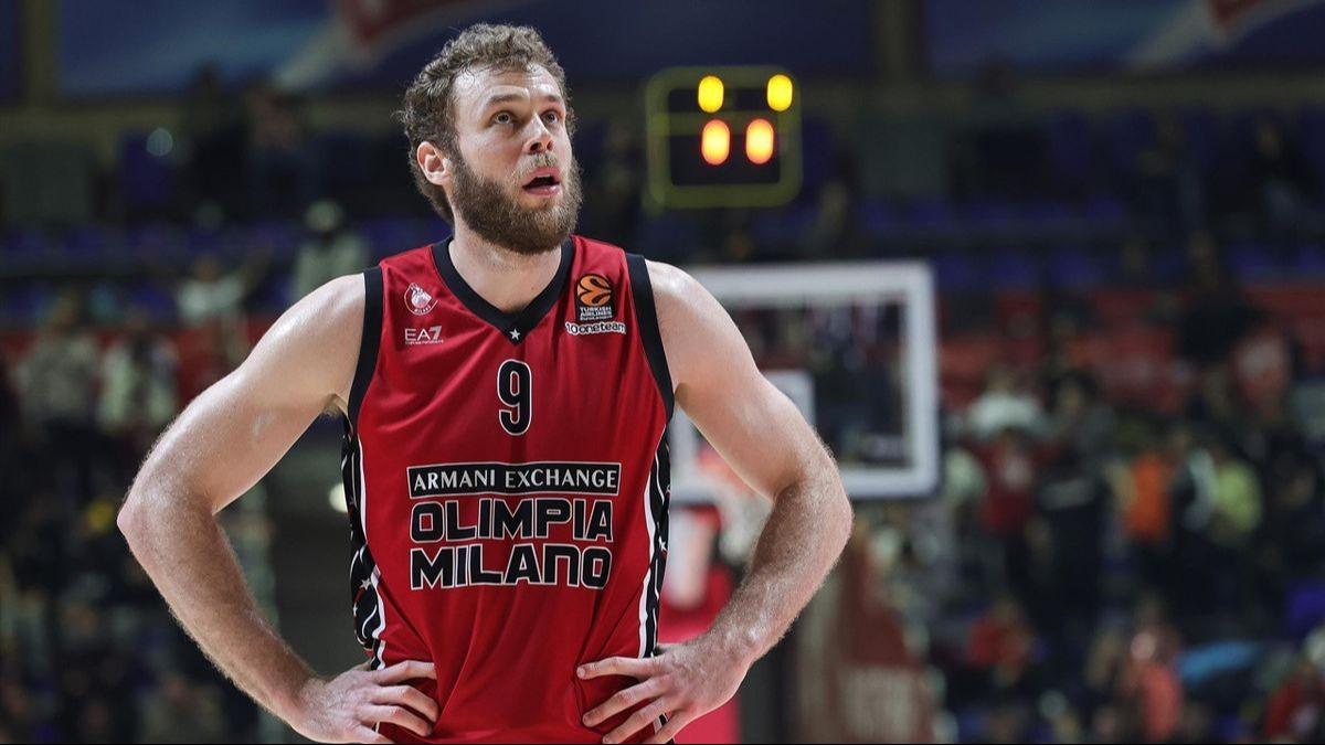 Olimpia Milano'da ayrlk duyuruldu