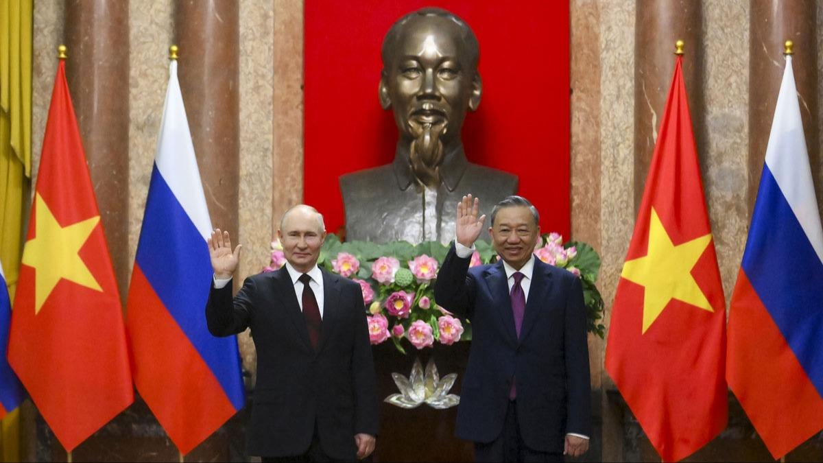 Putin, Vietnam'da mevkida To Lam ile grt