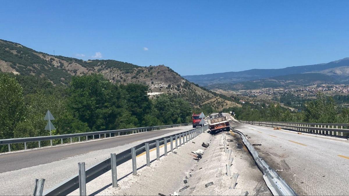 ankr'da otomobil zerine beton blok dt: 1 l, 1 yaral