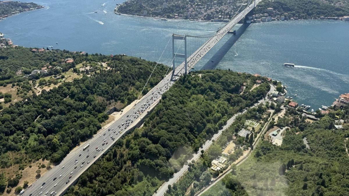 stanbul'da bayram dn younluu: Trafik havadan grntlendi 