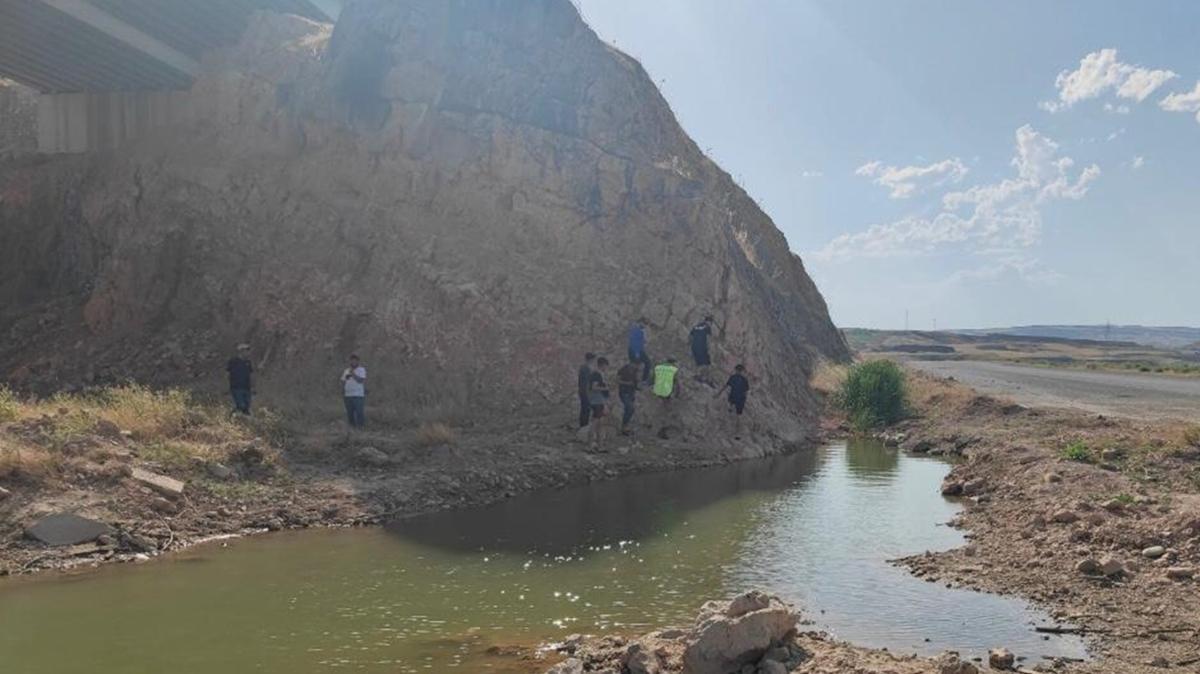 Siirt'te AFAD ve jandarma, vatandalar boulmalara kar uyard