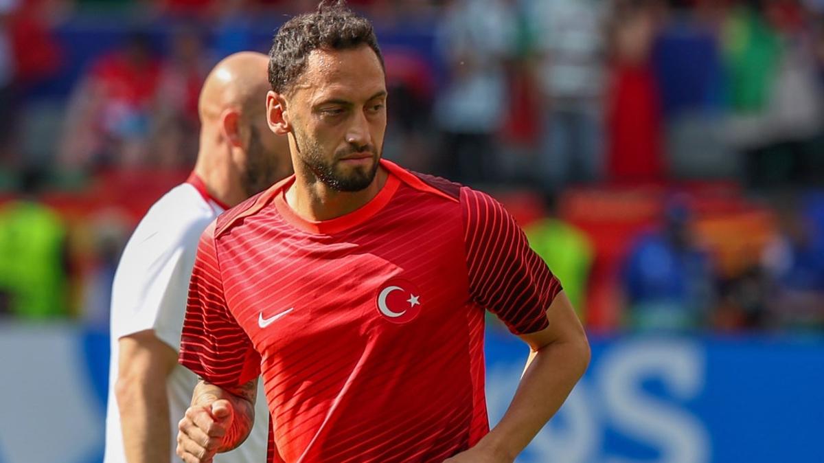 Arda Turan ve Burak Ylmaz'dan Hakan alhanolu'na destek: O bizim kaptanmz, liderimiz