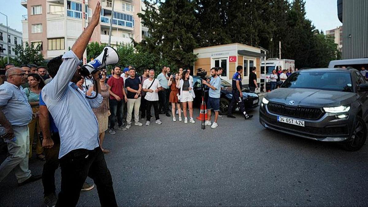 zmir Bykehir Belediyesi'nin hukuksuzluuna CHP onay! Memurlar bordro yakt