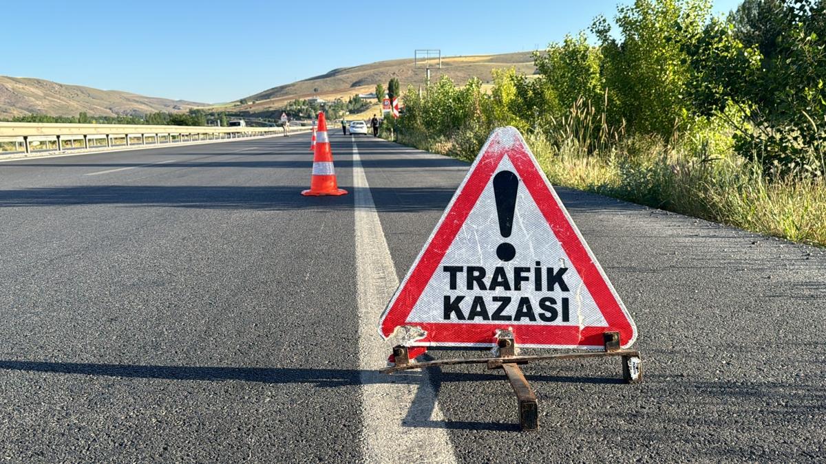 Uak'ta trafik kazas: 1 l 2 yaral