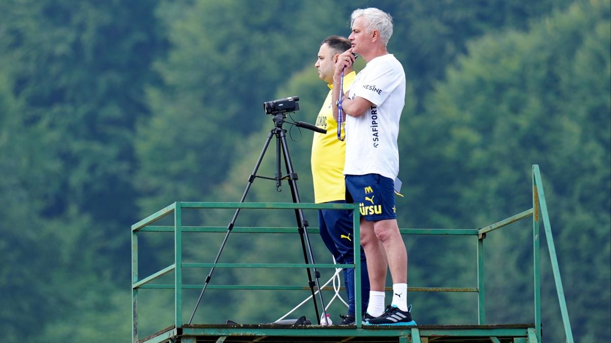 Fenerbahe, Mourinho ynetiminde hazrlklarn srdryor