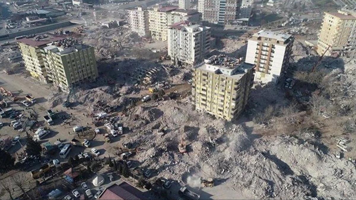 58 kiiye mezar olan Ebrar Sitesi A Blok'a ilikin davada 6 sank hakim karsnda