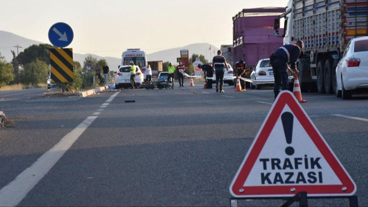 Antakya'daki trafik kazasnda 4 otomobilde hasar olutu