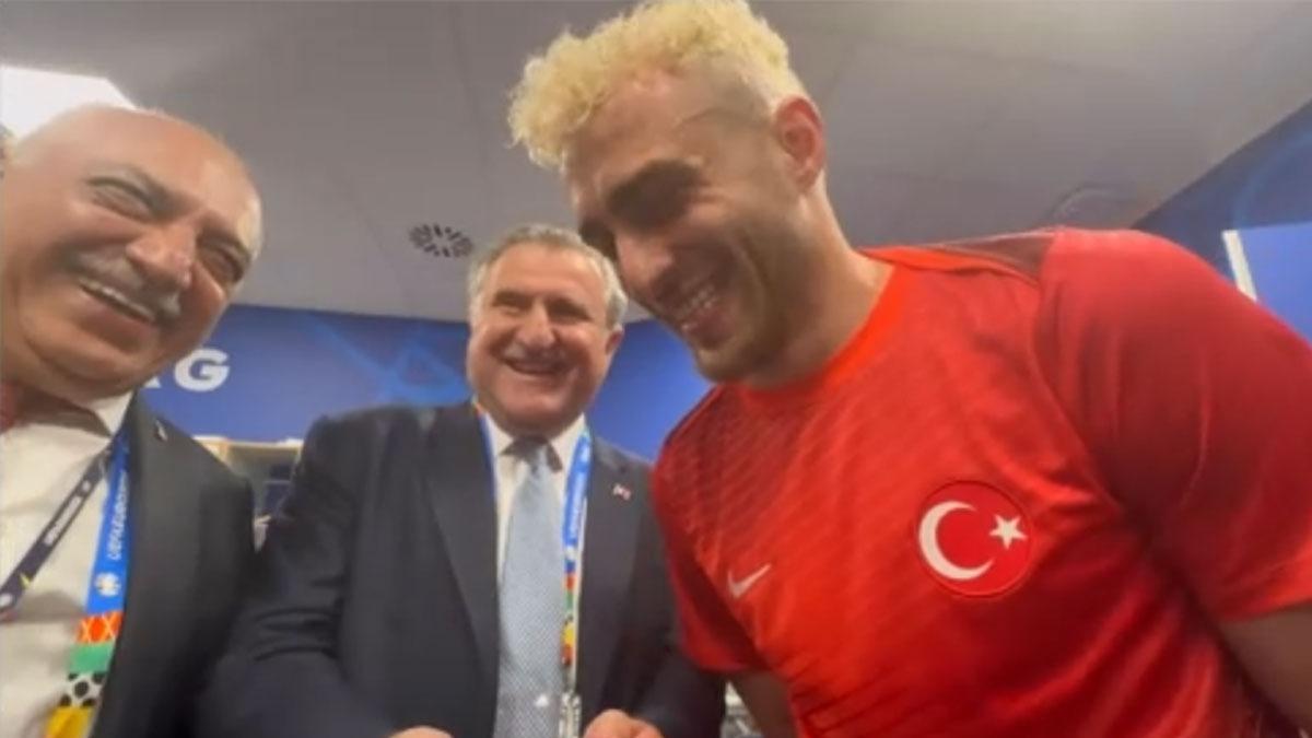 Bakan Erdoan ile milli futbolcularmz arasnda gldren diyalog: Sa kanad fel ettin