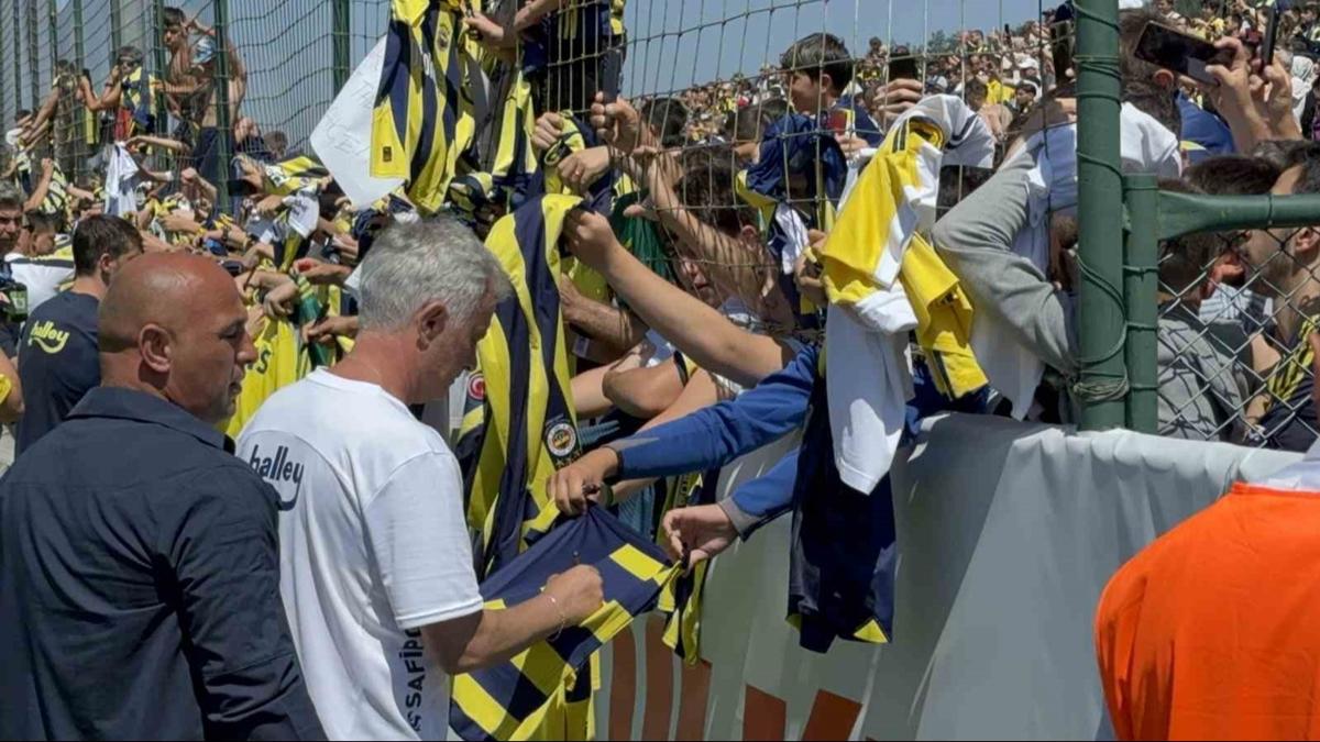 Fenerbahe'den taraftara ak antrenman