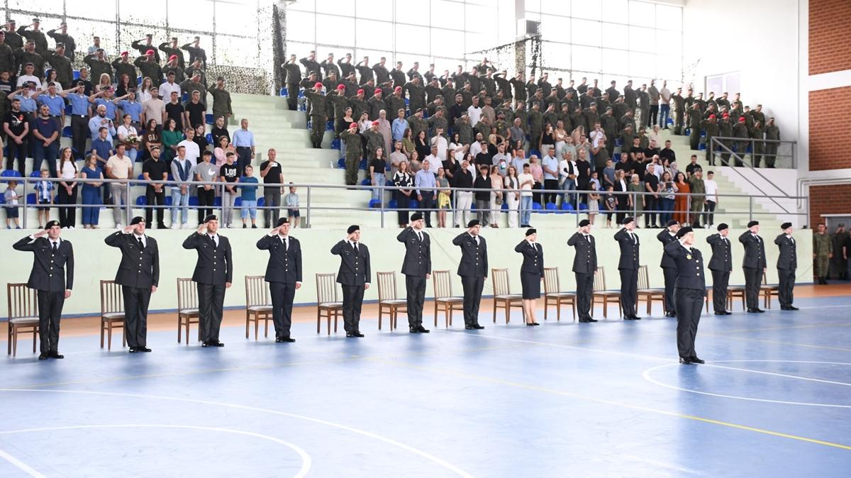 FSK Savunma Akademisinden mezun olan 16 renci iin tren