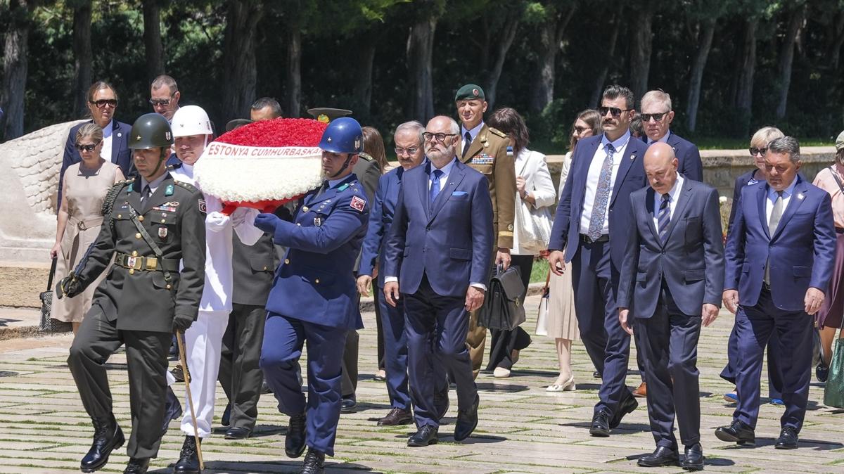 Trkiye'de bulunan Estonya Cumhurbakan Karis, Antkabir'i ziyaret etti