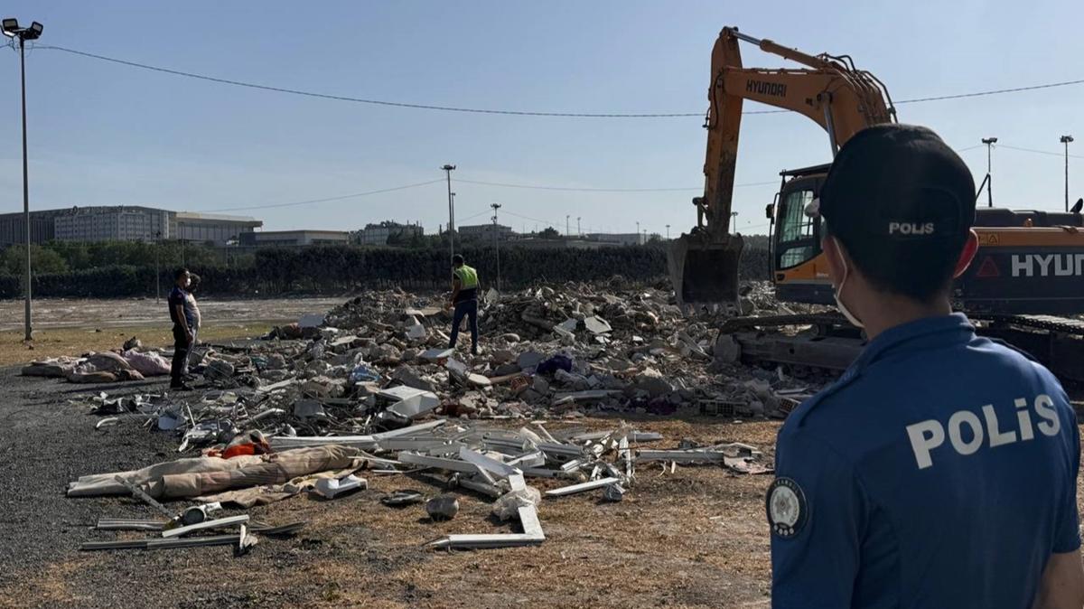 Bahelievler'de ken binann enkaznda kymetli eyalar ayrtrlyor