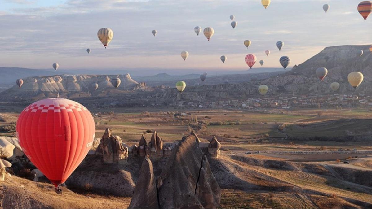 Kapadokya'da rzgar nedeniyle scak hava balon turlar ertelendi