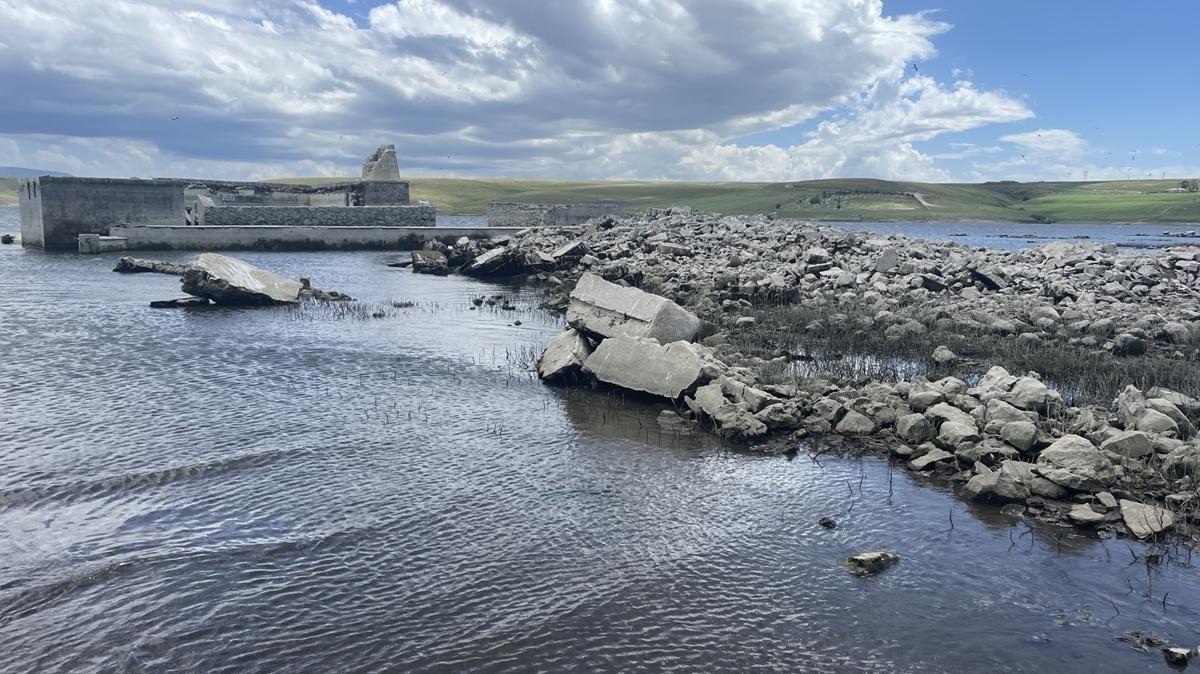 Kars'ta baraj suyu ekildi, tarihi yaplar ortaya kt