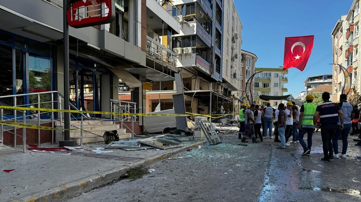 zmir'de i yerinde patlama! 5 kii hayatn kaybetti