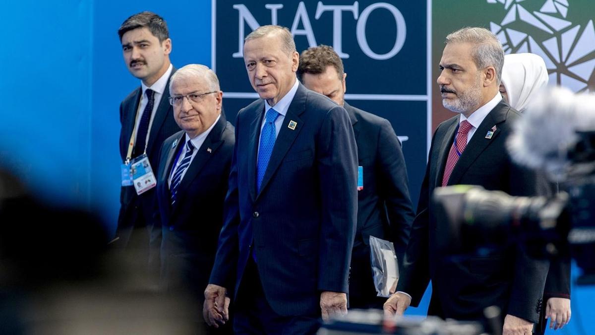 Youn diplomasi trafii balyor! Cumhurbakan Erdoan'dan pe pee 3 kritik zirve