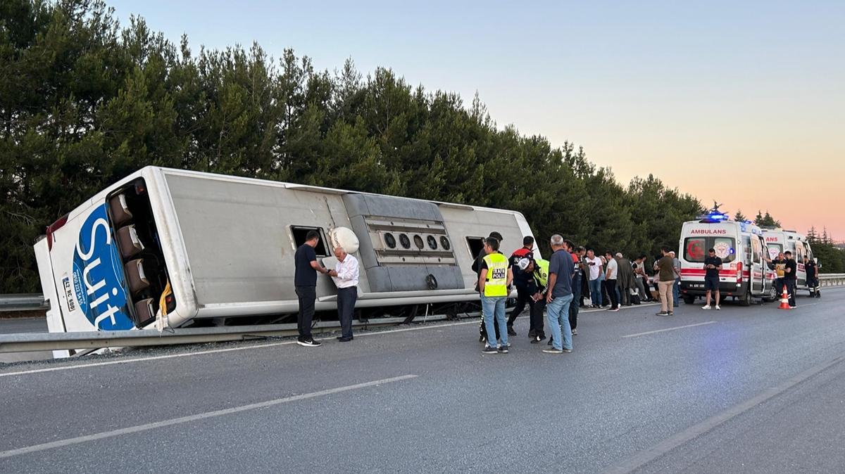 Refje arpan yolcu otobs devrildi! 11 kii yaraland