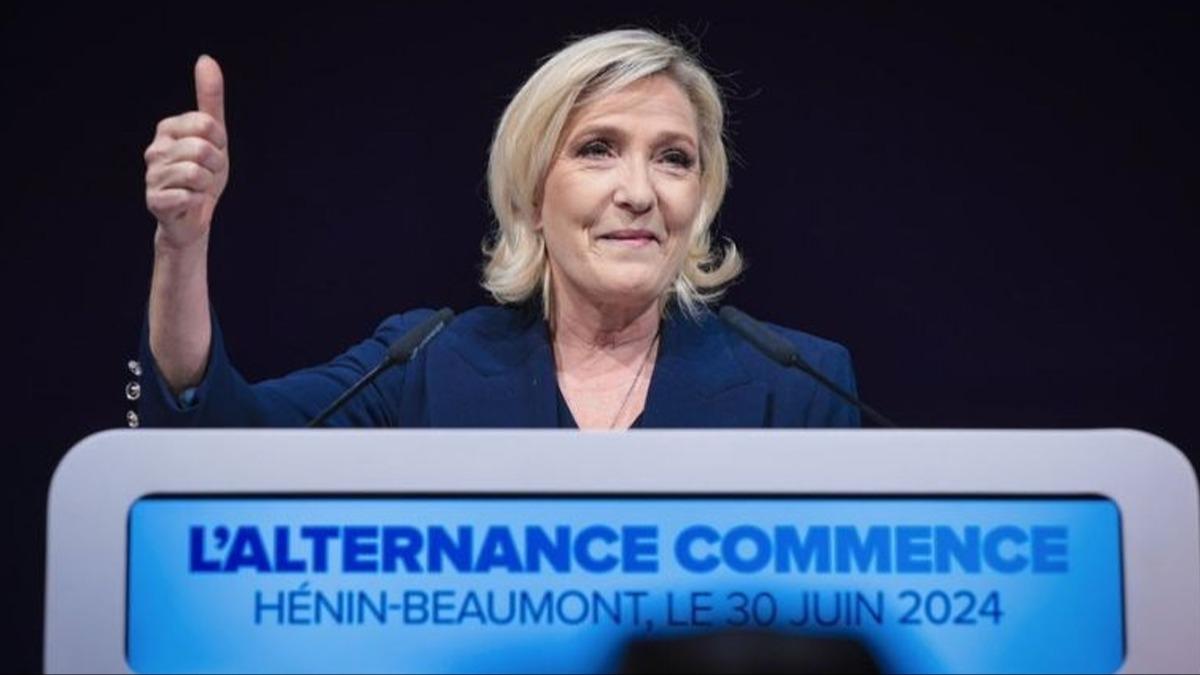 Resmen duyuruldu: Le Pen'e engel olmak iin adaylktan ekildiler!