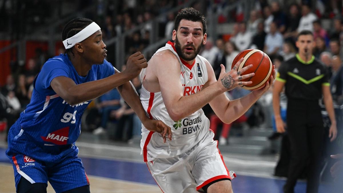 A Milli Erkek Basketbol Takm, Fransa'ya farkl malup oldu