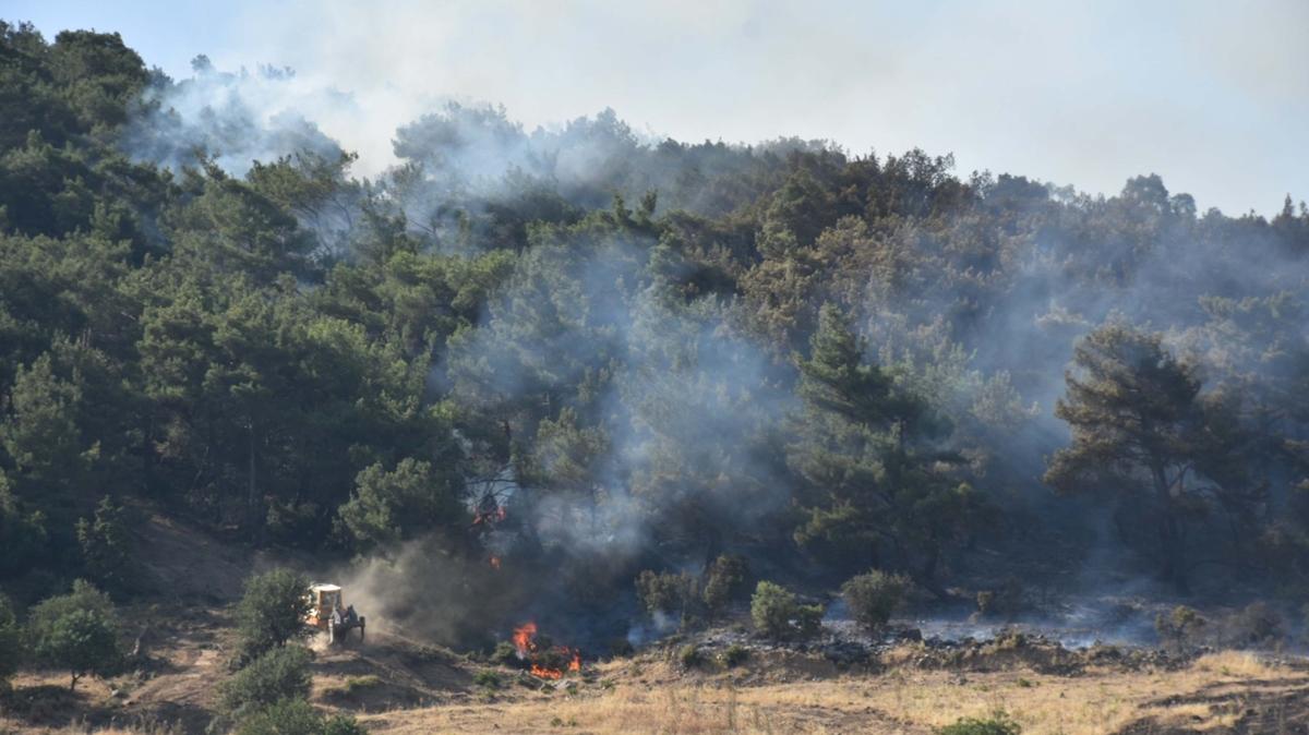 zmir'deki orman yangnnda 2'nci gn! Dron ile grntlendi