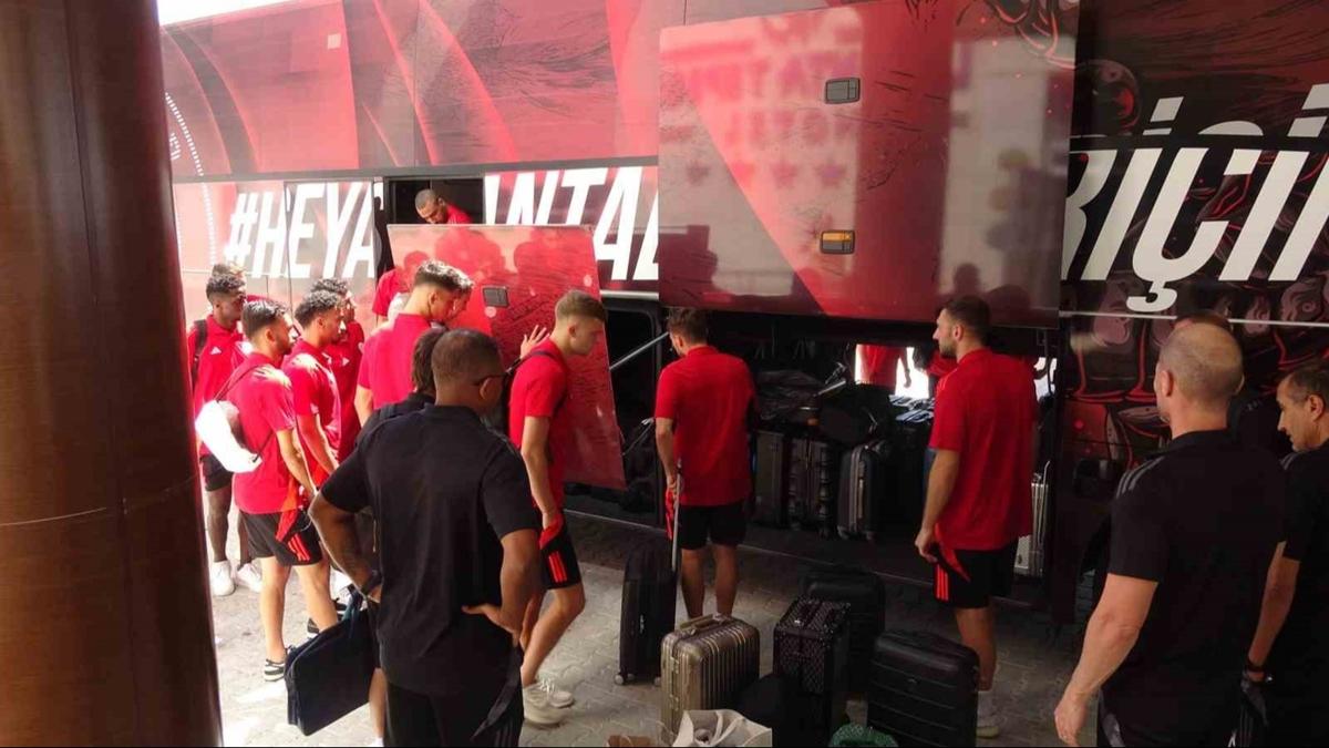 Antalyaspor ilk hazrlk kamp dnemi iin Burdur'a gitti