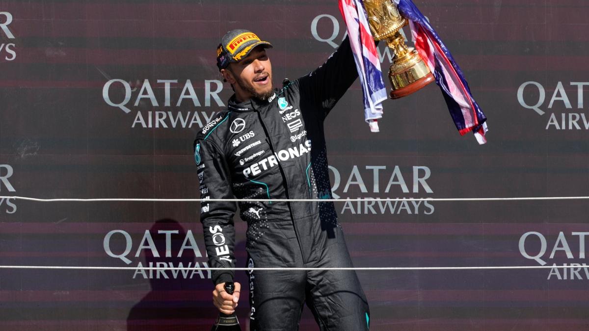 Lewis Hamilton 3 yl aradan sonra galip