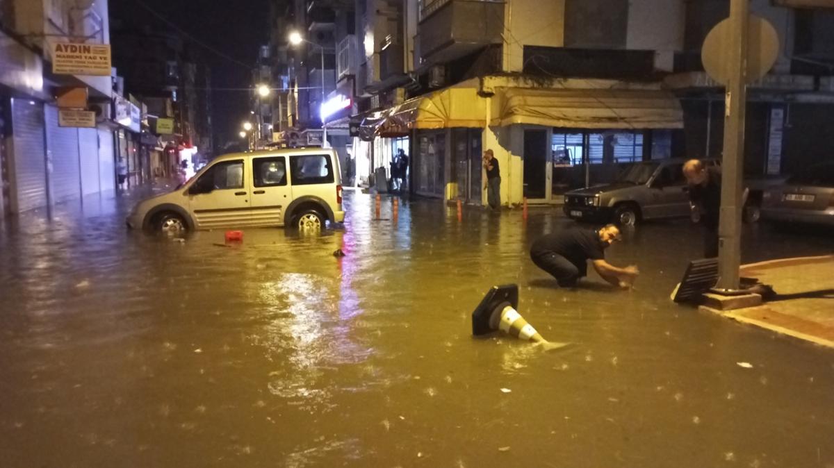 Samsun'da iddetli saanak hayat olumsuz etkiledi