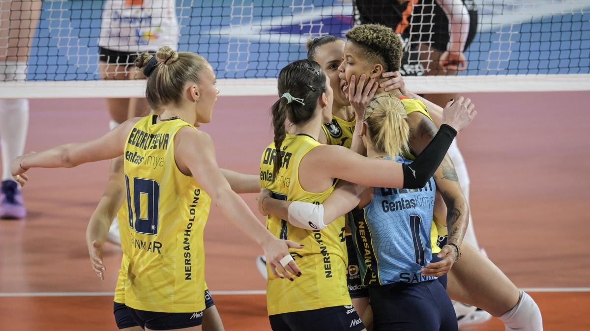 Fenerbahe Voleybol'da 3 imza birden