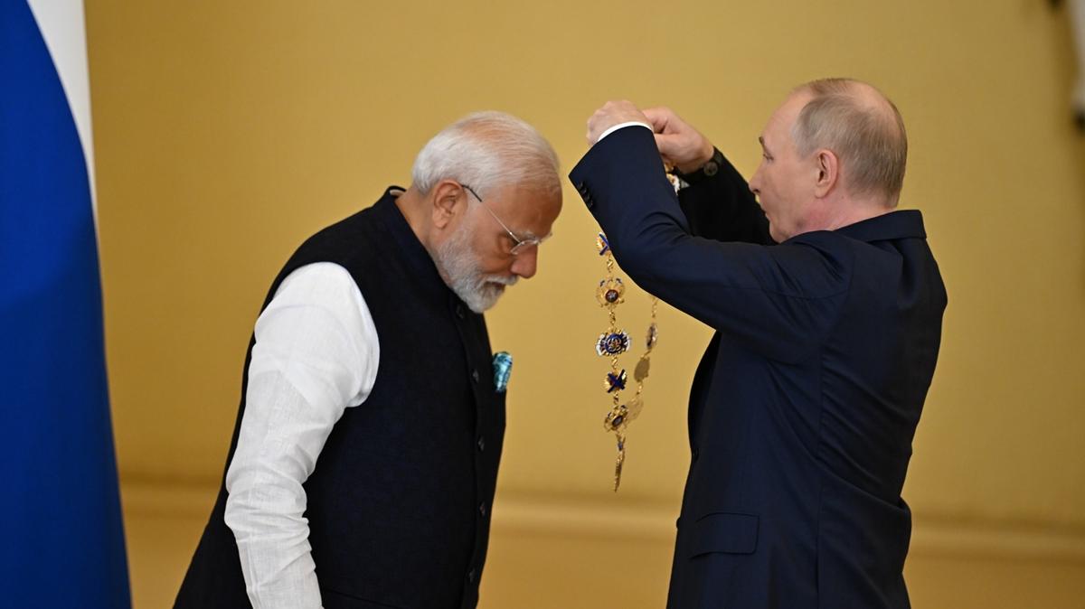 Putin'den Hindistan Babakan Modi'ye Aziz Andreas Nian 