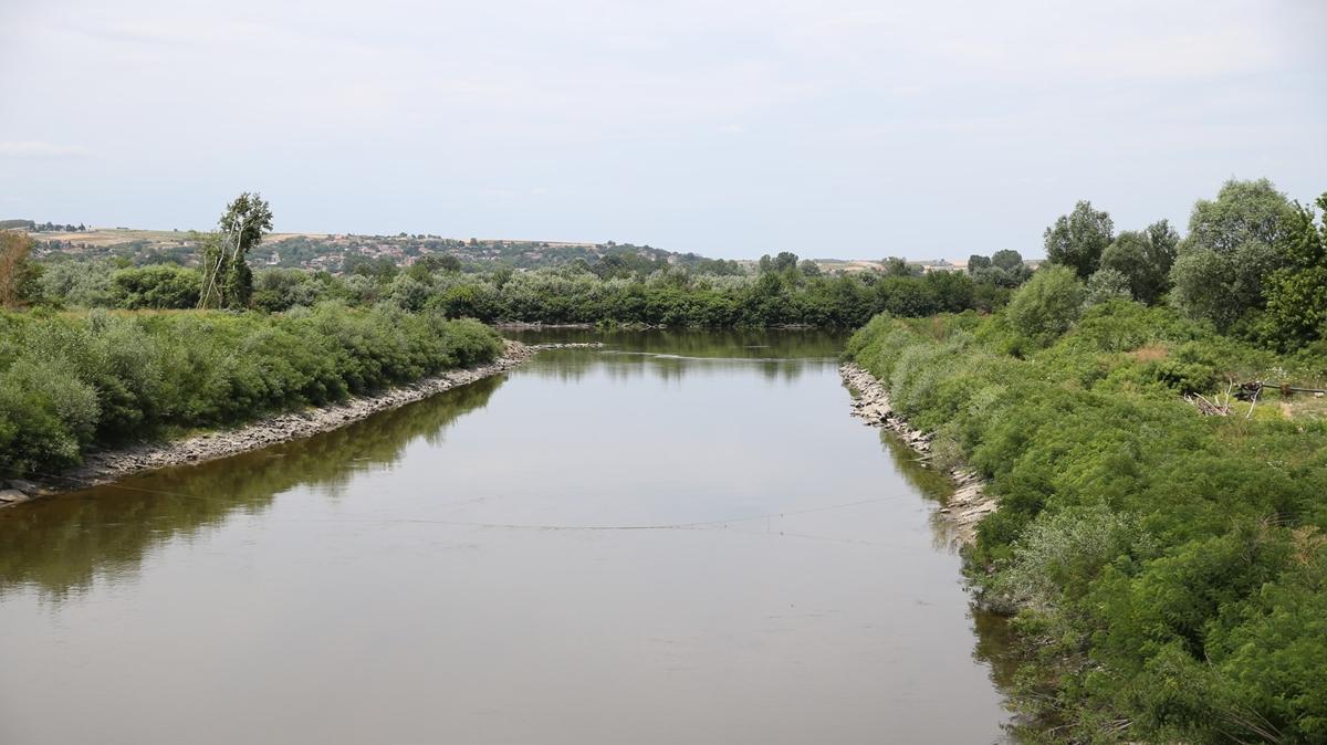 Su seviyesi den Meri Nehri'nde akn hzlandrlmas iin temizlik yaplacak