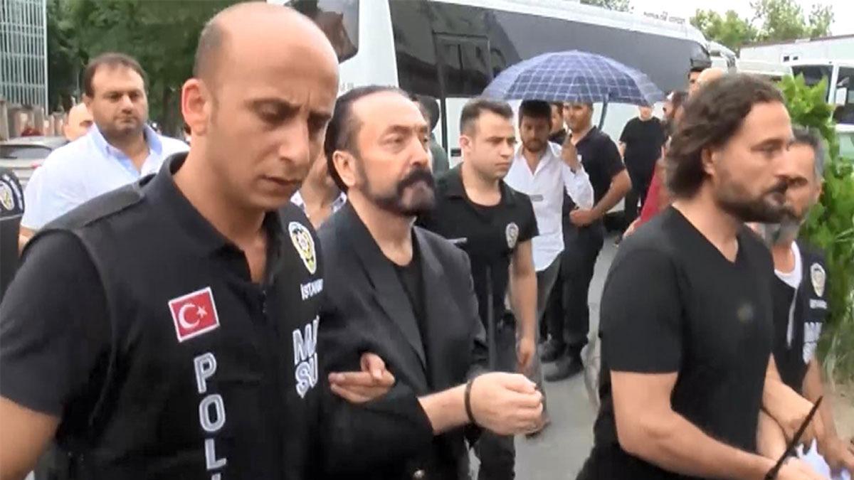 Adnan Oktar'n ''hukuk imam'' her eyi anlatt: Helal yoldan para kazanmay bilmez