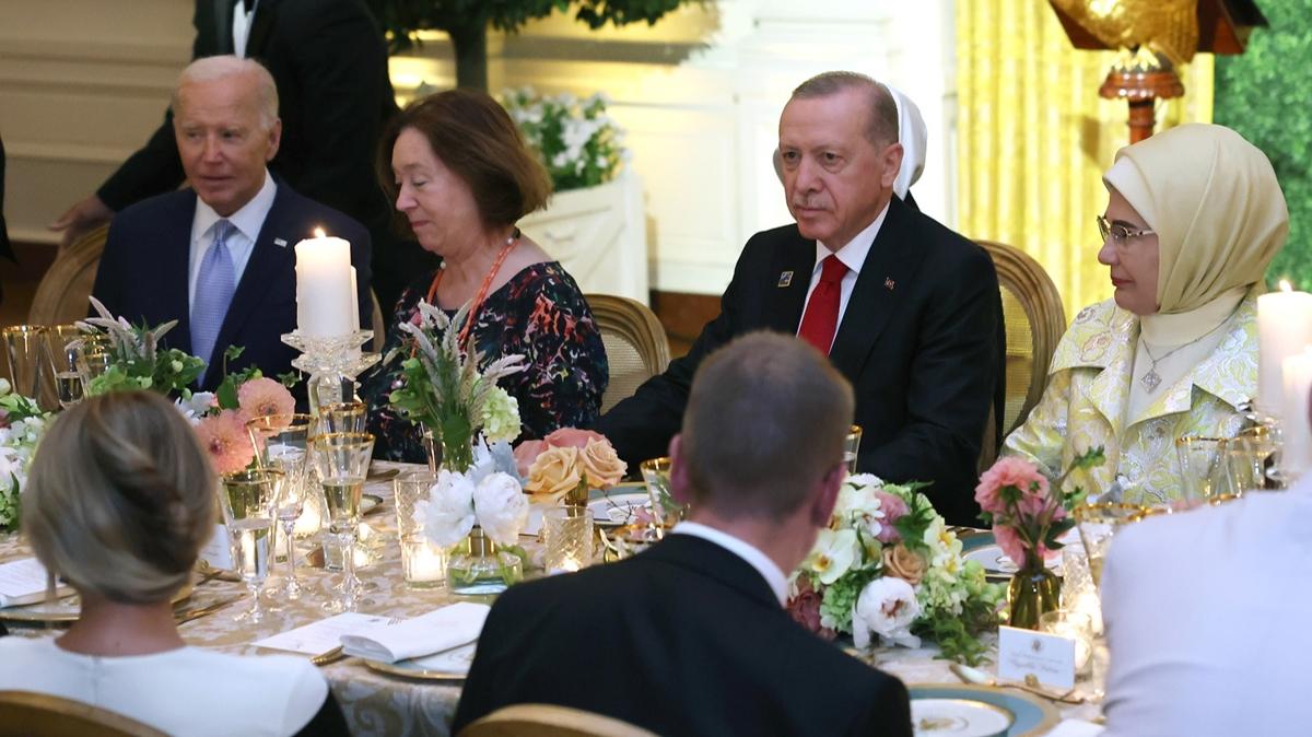 Cumhurbakan Erdoan ve ei, ABD Bakan Biden'n verdii resmi yemee katld