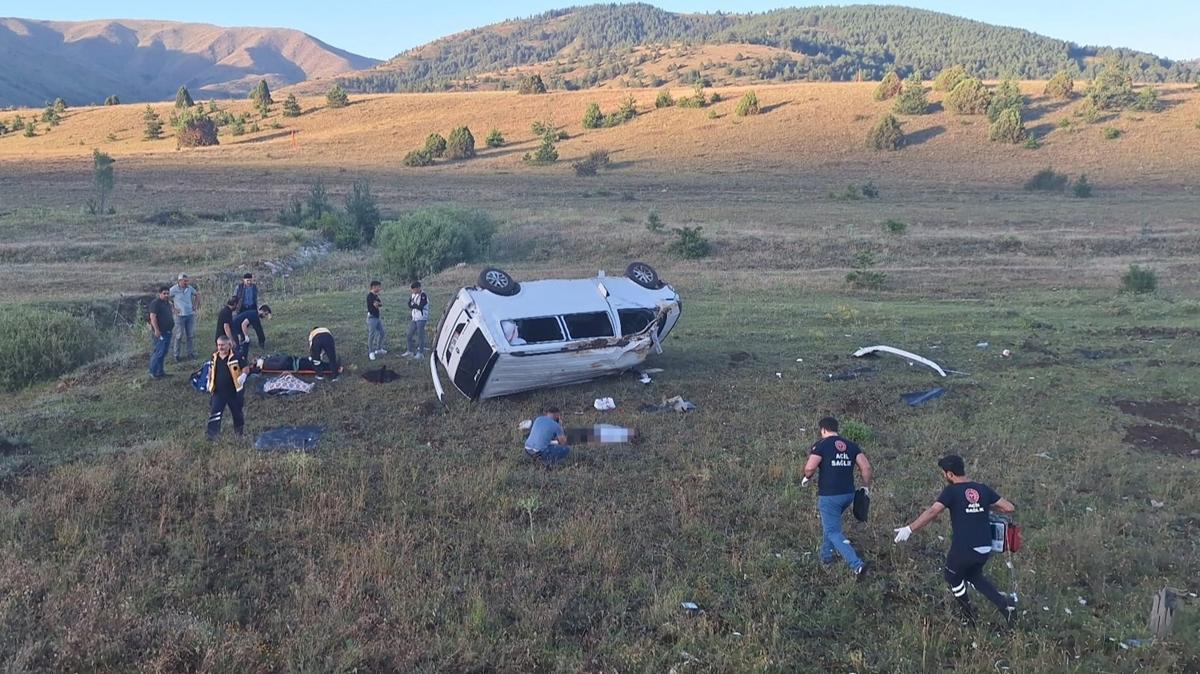 Erzincan'da minibs devrildi: 1 l