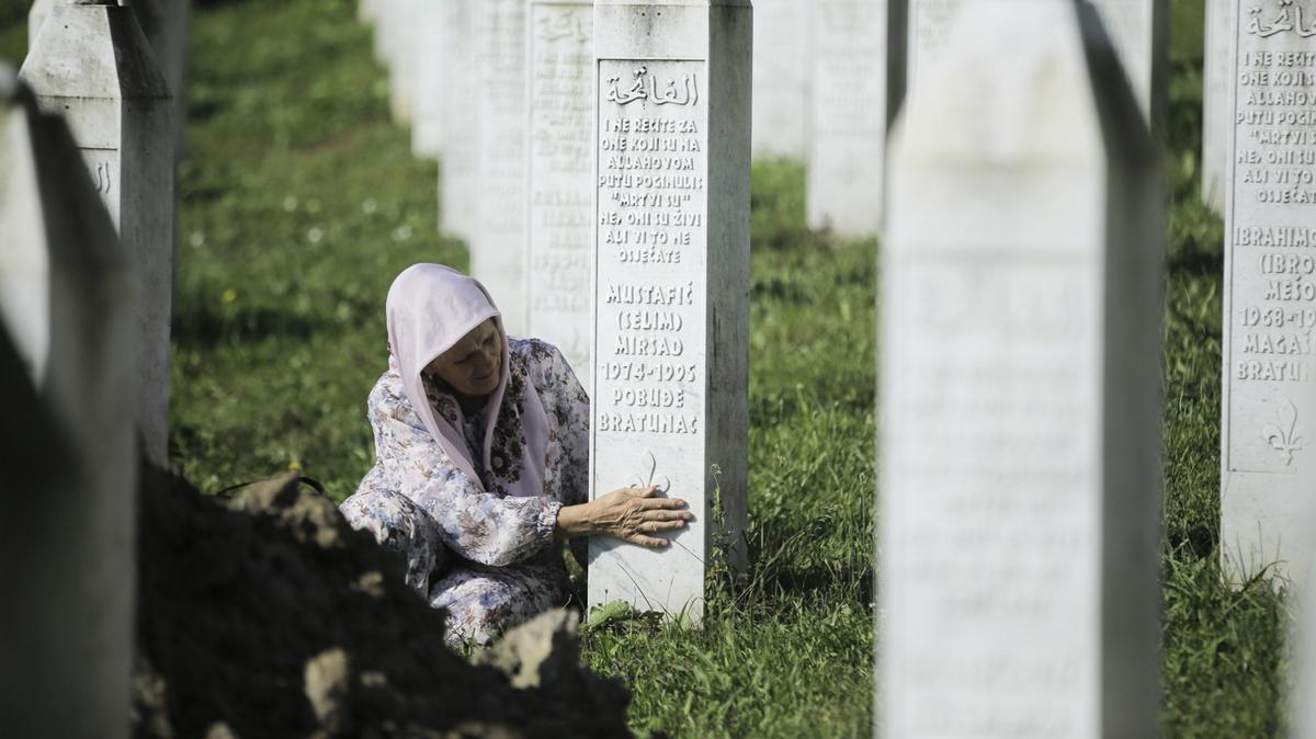 Potoari Ant Mezarl'nda tren! Srebrenitsa Soykrm'nn 14 kurban daha topraa verildi