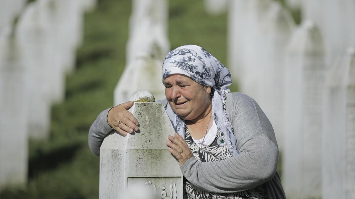 Srebrenitsa Soykrm'nn 14 kurban bugn topraa verilecek