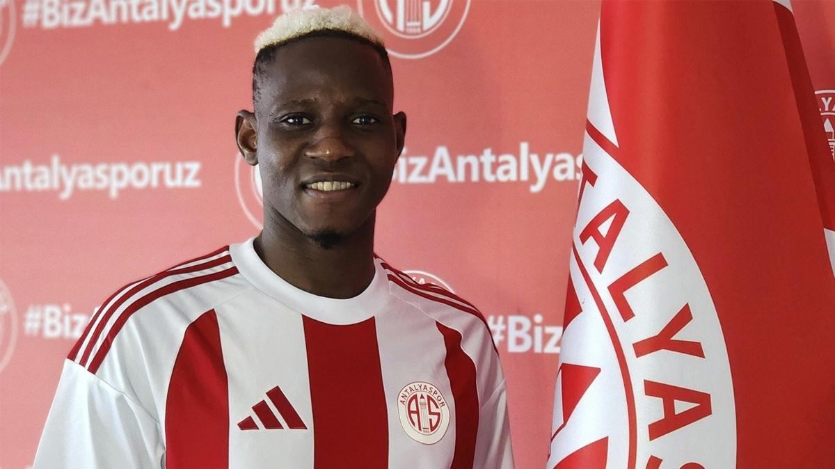 Moussa Djenepo yeni sezonda Antalyaspor'da 