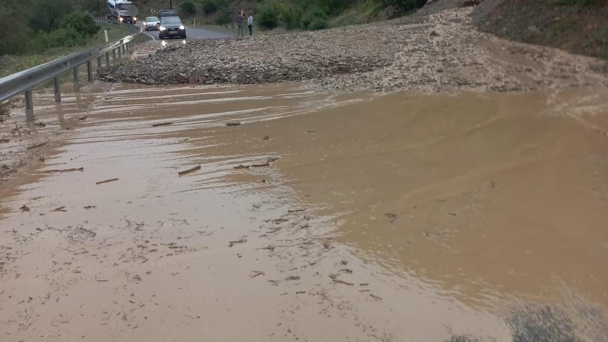 Erzurum'da iddetli ya sel ve heyelana neden oldu 