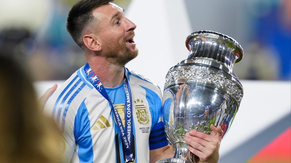 Lionel Messi tarihe geti! Kariyerinin 45. kupasn kazand