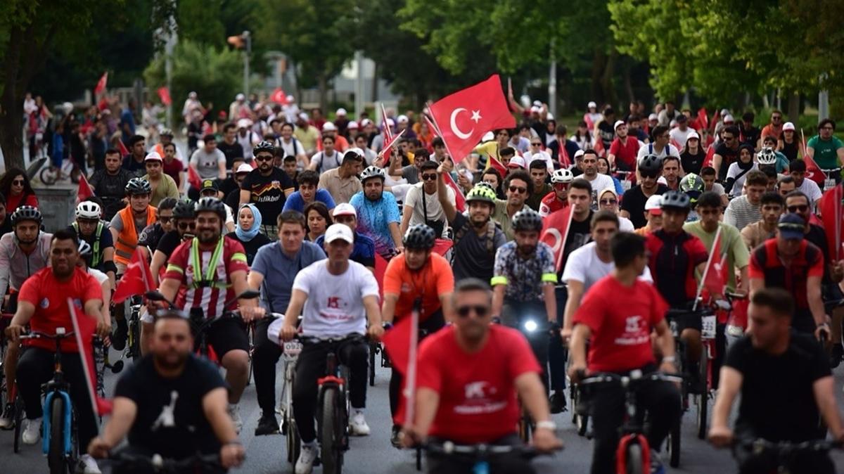 '15 Temmuz Milletin Zaferi Bisiklet Turu'na vatandalardan youn ilgi 