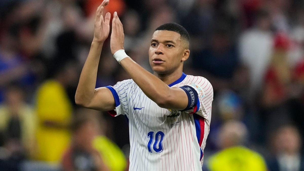 Real Madrid'de Kylian Mbappe iin imza gn