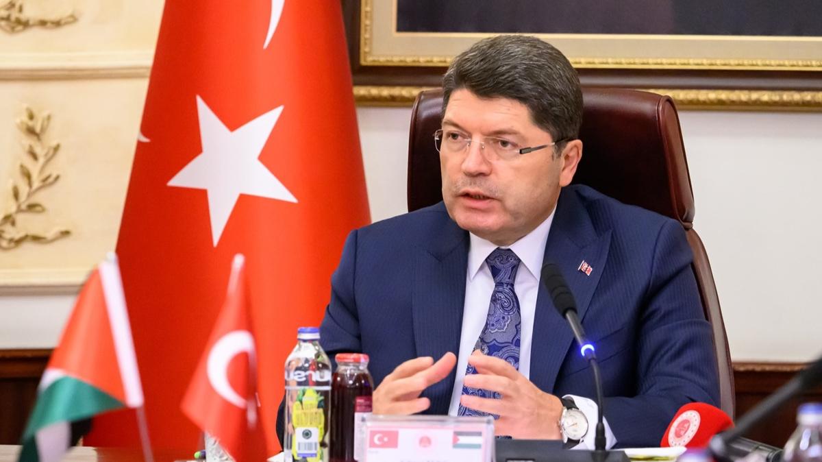 Bakan Tun: srail bir terr rgt gibi hareket ediyor